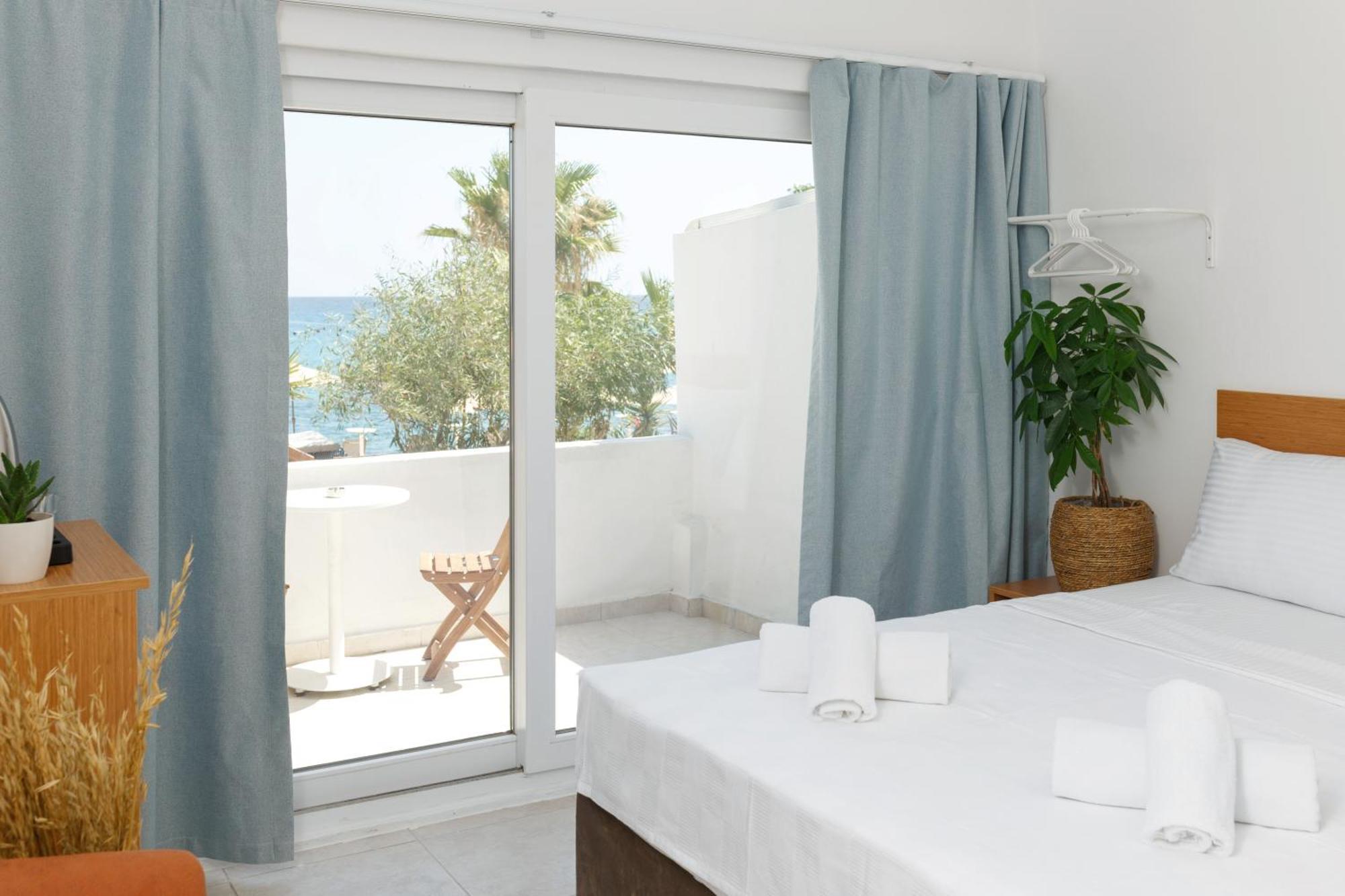 Azure Bay Hotel Ayia Varvara Eksteriør billede