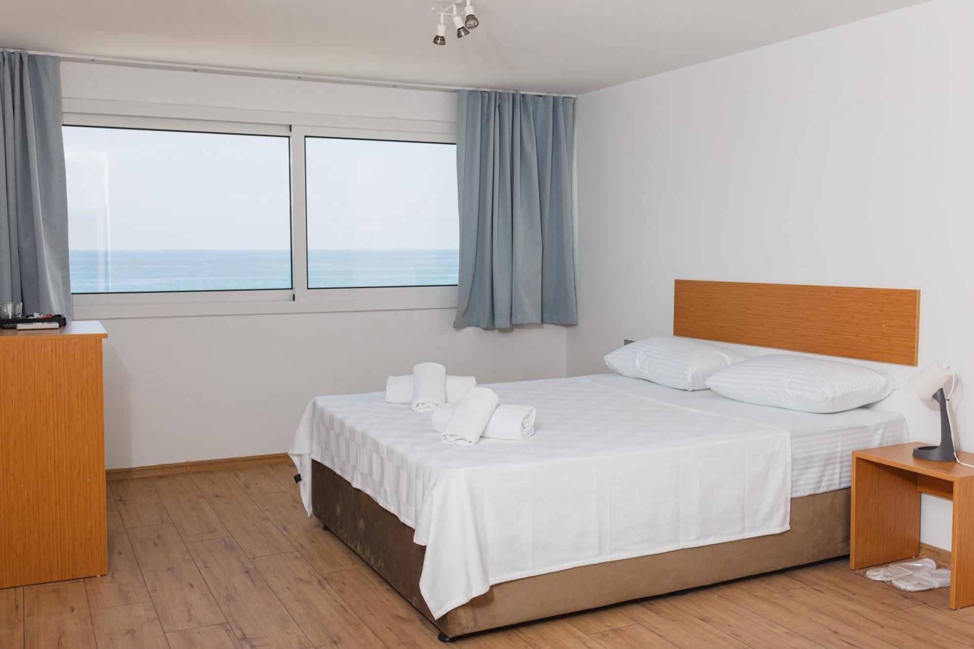 Azure Bay Hotel Ayia Varvara Eksteriør billede