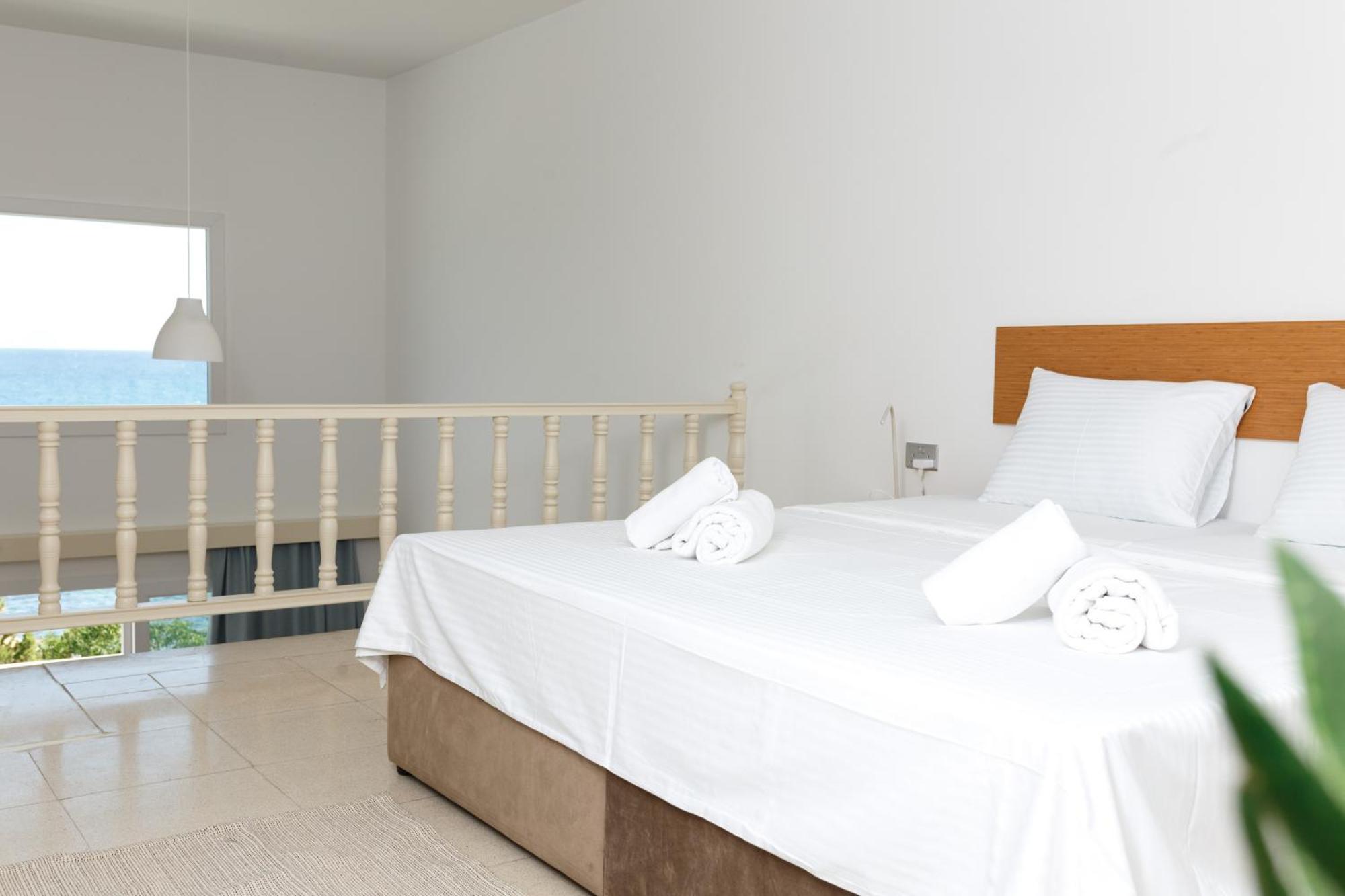 Azure Bay Hotel Ayia Varvara Eksteriør billede