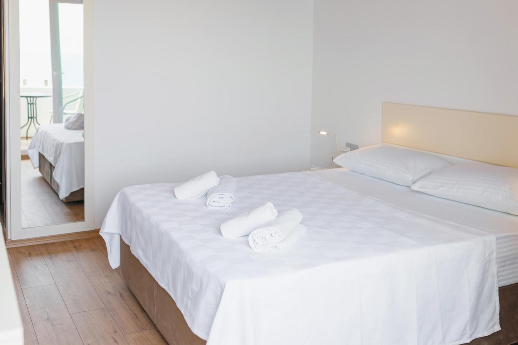 Azure Bay Hotel Ayia Varvara Eksteriør billede