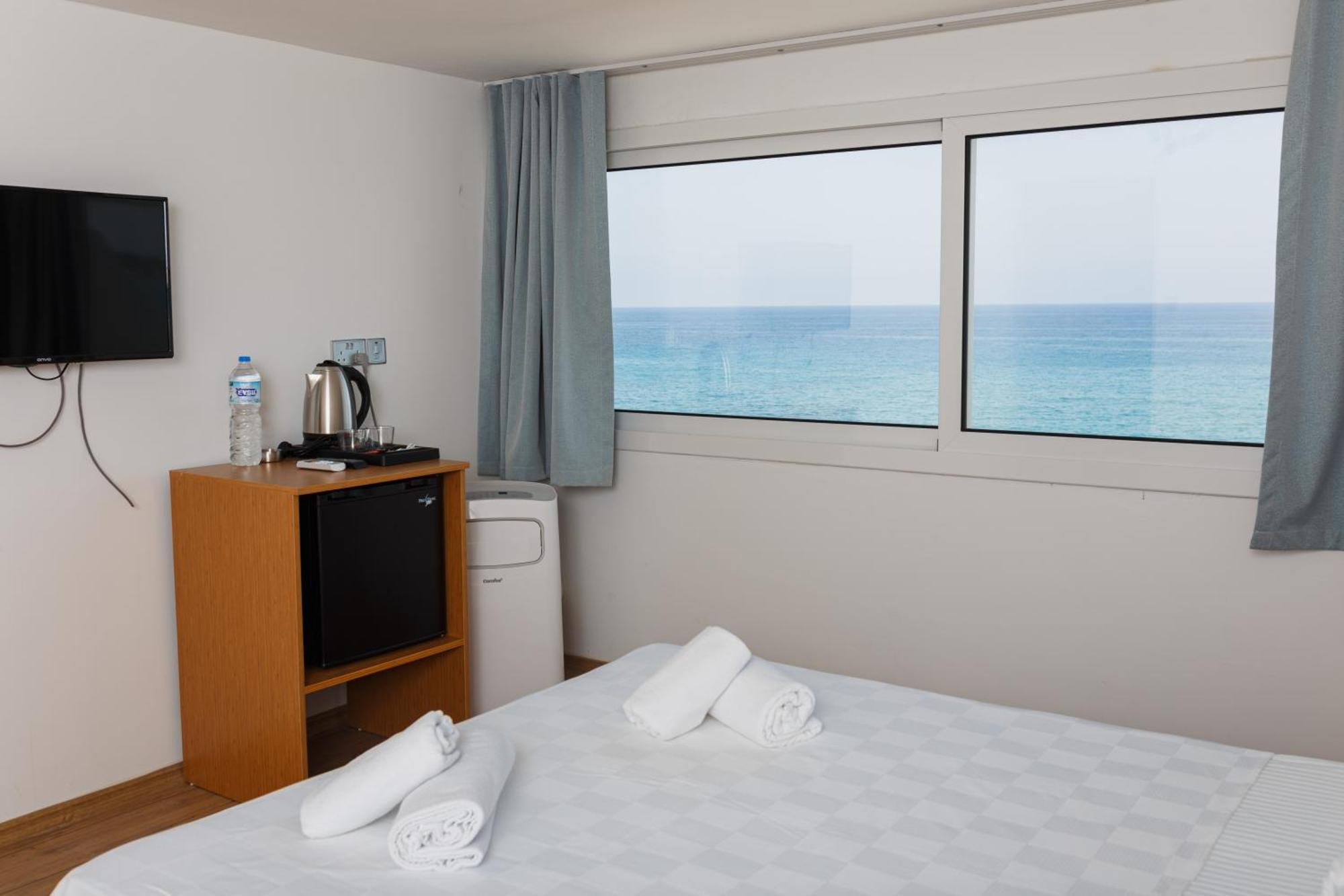 Azure Bay Hotel Ayia Varvara Eksteriør billede
