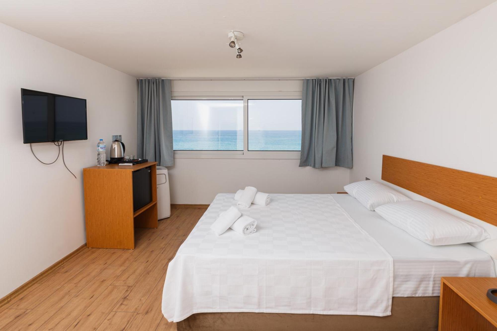 Azure Bay Hotel Ayia Varvara Eksteriør billede